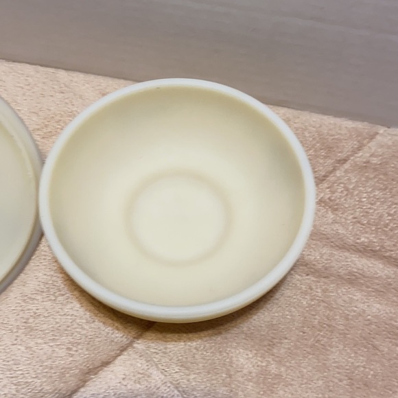 Fenton covered compote candy hand painted and signed custard glass dish - Picture 7 of 11